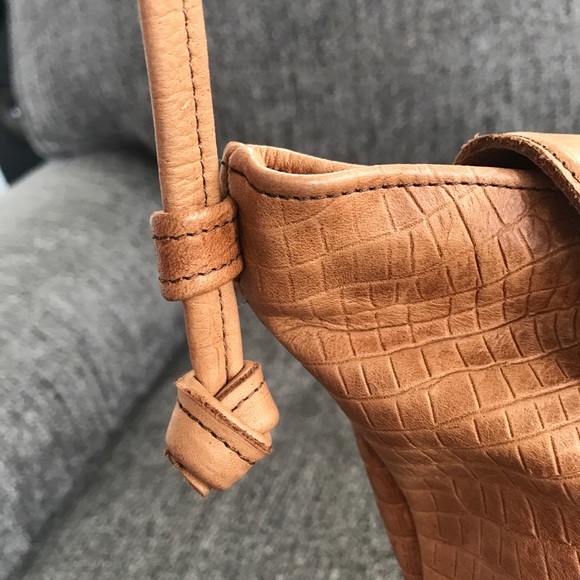 Tom Thomas tan leather embossed asymmetrical crossbody purse - Picture 7 of 15